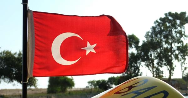 Россиянке запретили покидать Турцию из-за кражи в отеле