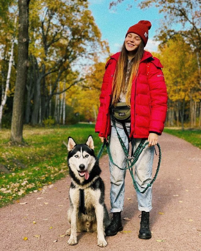 Юлия много времени проводит со своим псом по кличке Нимбус. Домашний любимец частенько появляется в блоге девушки. 