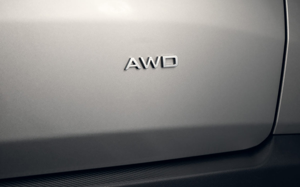 <p>Единственная отличительная черта полноприводных машин&nbsp;&mdash; шильдик AWD на крышке багажника</p>