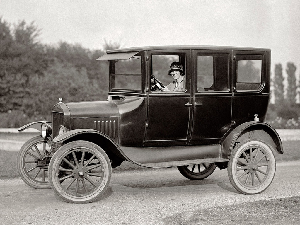 <p>1924 Ford Model T 4-Door Sedan</p>