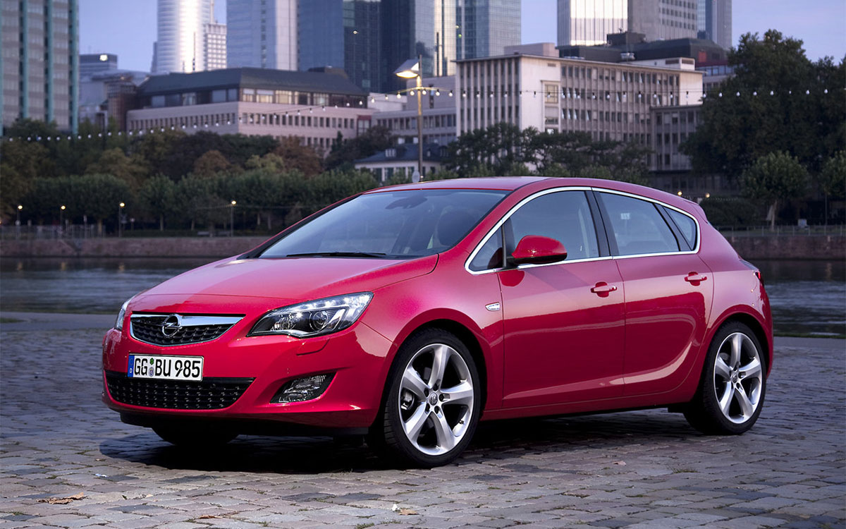 Opel Astra 2010 года