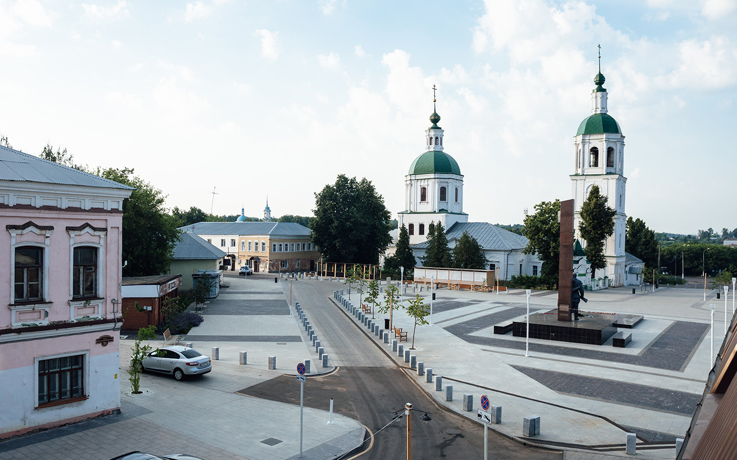 Церковь Живоначальной Троицы и памятник Неизвестному солдату в&nbsp;Зарайске