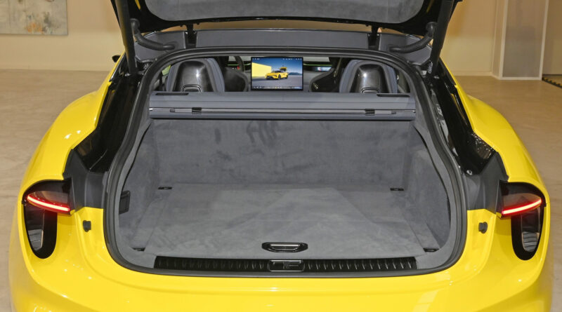 Лифтбек Lotus Emeya выходит на рынок, версия с кузовом универсал на подходе