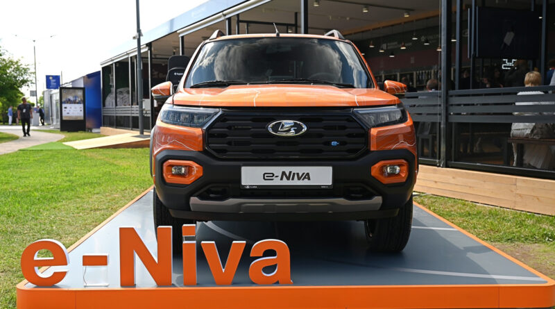 Электрическая Lada e-Niva Travel дебютировала на полях ПМЭФ в статусе концепта