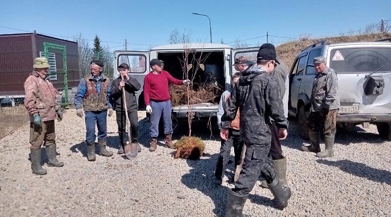 Школьники и родители села Мутный Материк присоединились к акции “Сад памяти”