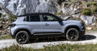 Jeep Avenger 4xe обзавёлся ценником и спецверсией The North Face Edition