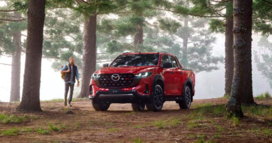 Mazda BT-50 пережил рестайлинг: другая решётка радиатора с большой эмблемой и новая мультимедиа