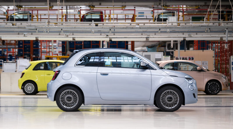 Слабый спрос заставил снова приостановить производство Fiat 500e