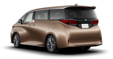 У минивэнов Toyota Alphard и Vellfire появились версии с PHEV-установкой