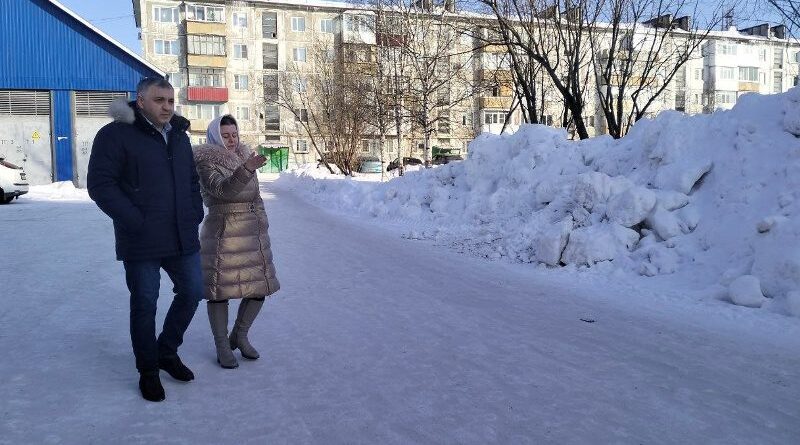 Глава Усинска проверил работу «Строймастера» по обращениям жителей