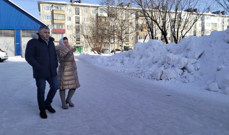 такев на осмотре дворов строймастер