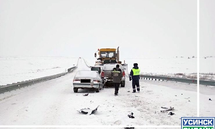 На дороге Нарьян-Мар — Усинск столкнулись два автомобиля и трактор: есть пострадавшие