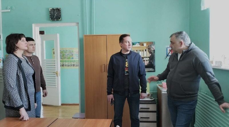 В Колве продолжается модернизация школы-сада: окна установлены, работы продолжаются