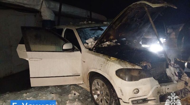 В Усинске ликвидировали возгорание в легковом автомобиле