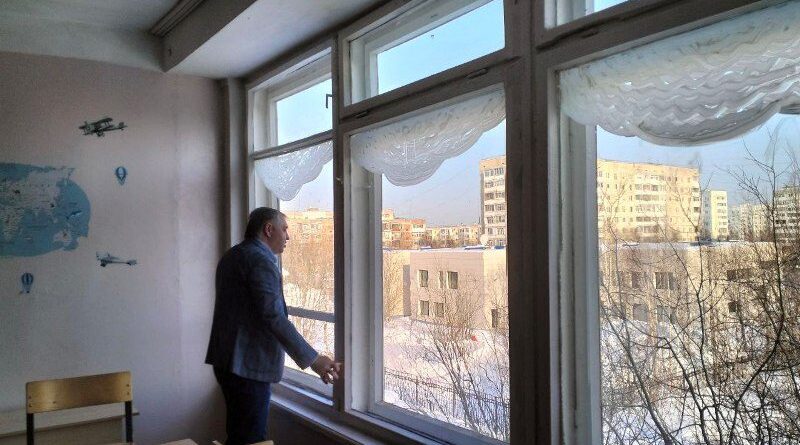 В Усинском лицее начали замену окон