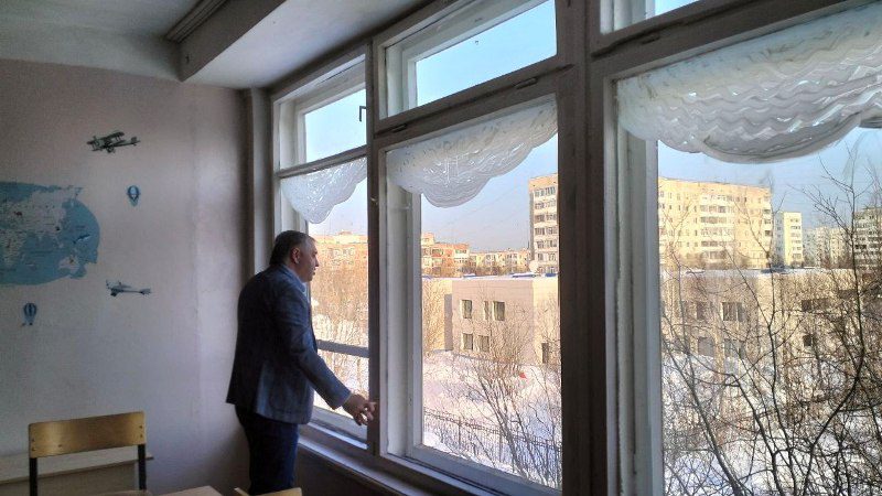 Такаев в окне