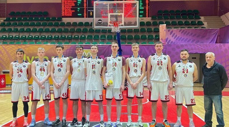 Баскетболисты Усинска завоевали бронзу на чемпионате Коми