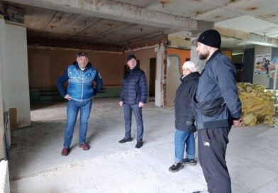 Глава Усинска проверил реставрацию кинотеатра «Томлун»