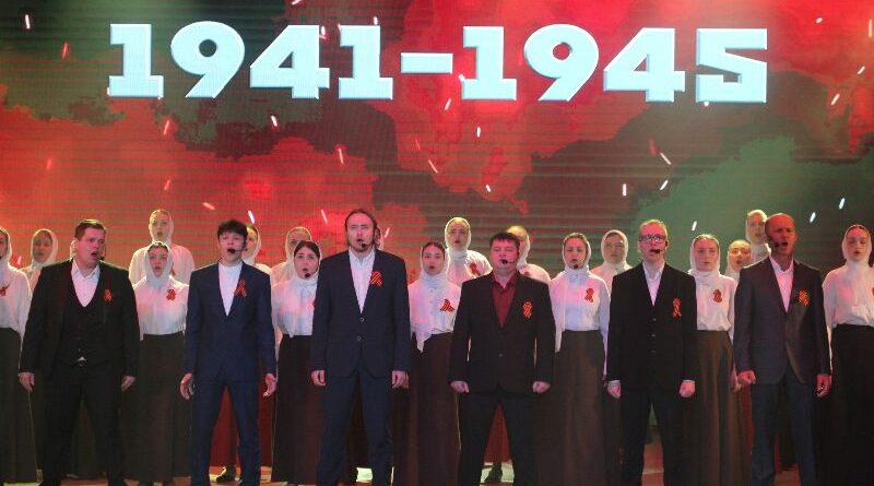 Концерт-эпопея: Великая Победа объединила поколения во Дворце культуры Усинска
