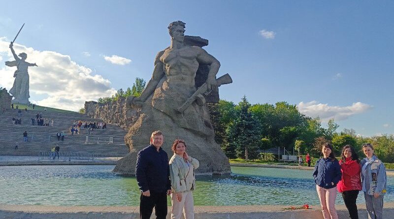 Усинцы доставили горсть родной земли с берегов Печоры на Мамаев курган
