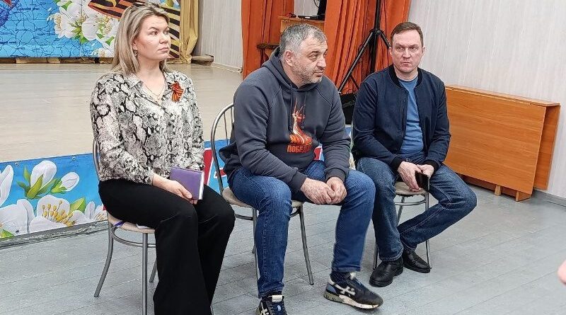 Власти Усинска обсудили с жителями Колвы состояние дорог и развитие социальной инфраструктуры