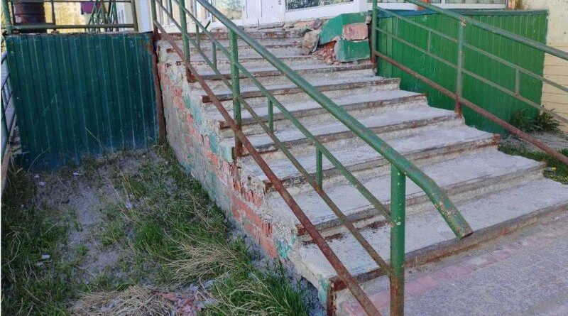 Глава Усинска призвал предпринимателей привести в порядок лестницы и входные группы