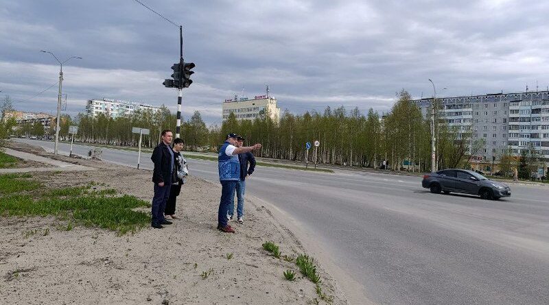На Нефтяников начались работы по благоустройству тротуаров: Усинск готовится к лету