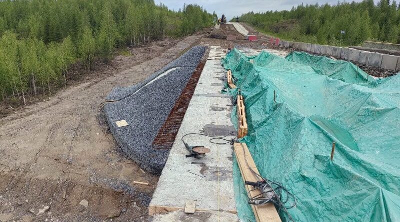 На трассе Усинск – Нарьян-Мар ремонтируют мост через реку Турунъель