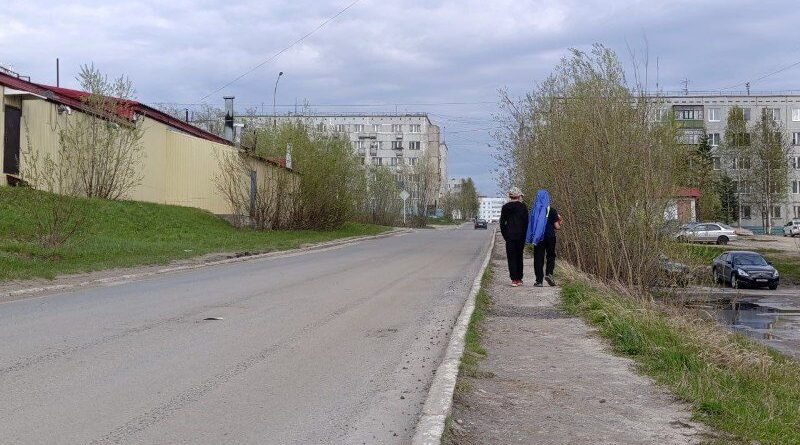 На улице Воркутинской в Усинске начнётся ремонт: появятся тротуар и освещение