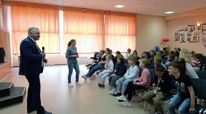 В Усинске прошло патриотическое выступление в летнем лагере школы №2