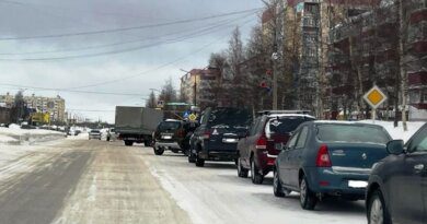 Администрация Усинска просит убрать машины с проезжей части