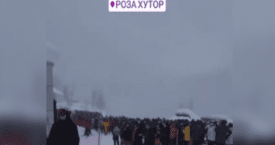 Огромные очереди из туристов в Сочи попали на видео