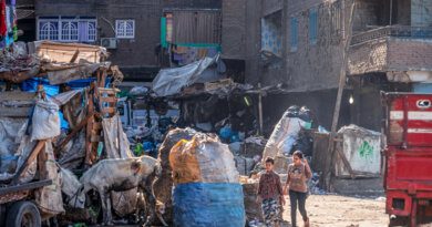 Почему потомки древних египтян живут в городе мусорщиков