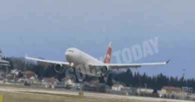 Опасную посадку самолета в Сочи засняли на видео