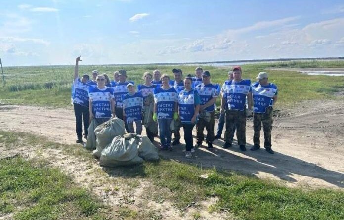 «Чистая Арктика» в Коми: волонтеры провели уборку водоохранной зоны реки Печора