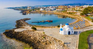 Кипр досрочно ослабит ограничения для туристов