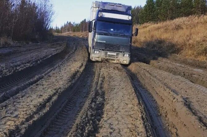 Дорога в районе Усть-Лыжи частично вышла из строя