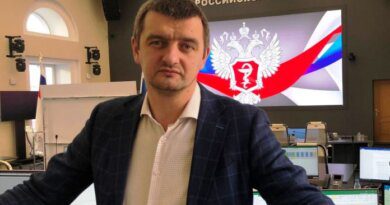 Евгени Бейков покидает Государственный Совет