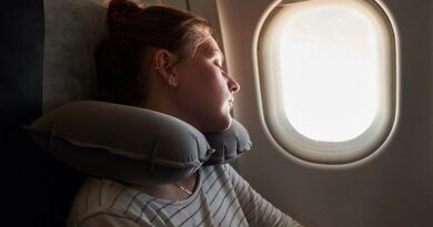 Блогер раскрыла секрет комфортного сна в самолете