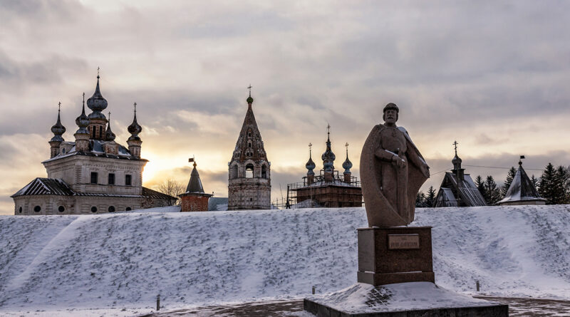 Памятник Юрию Долгорукому в Юрьеве-Польском