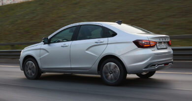 Lada Vesta вернула себе круиз-контроль и подорожала