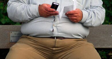 Найдена связь между использованием смартфона и ожирением у подростков