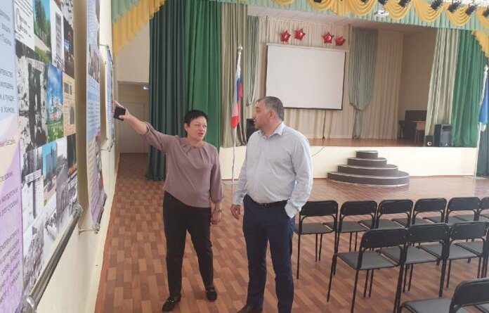 Николай Такаев осмотрел готовность школ к учебному году