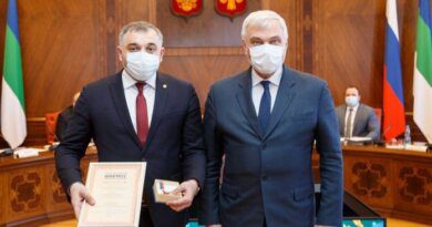 Николай Такаев получил почётный знак за заслуги в развитии местного самоуправления
