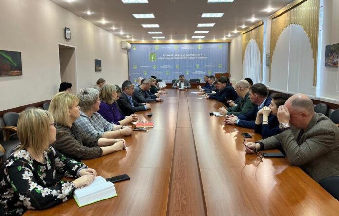 Николай Такаев провёл встречу с представителями ЖКХ Усинска