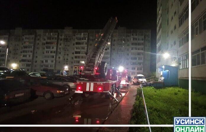 Ночью в Усинске пожарные спасали жителей дома на Молодёжной