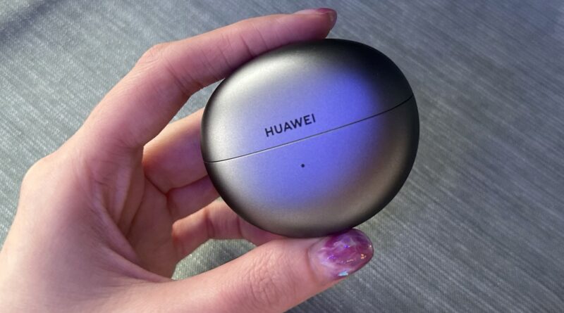 Наушники Huawei FreeClip в зарядном футляре