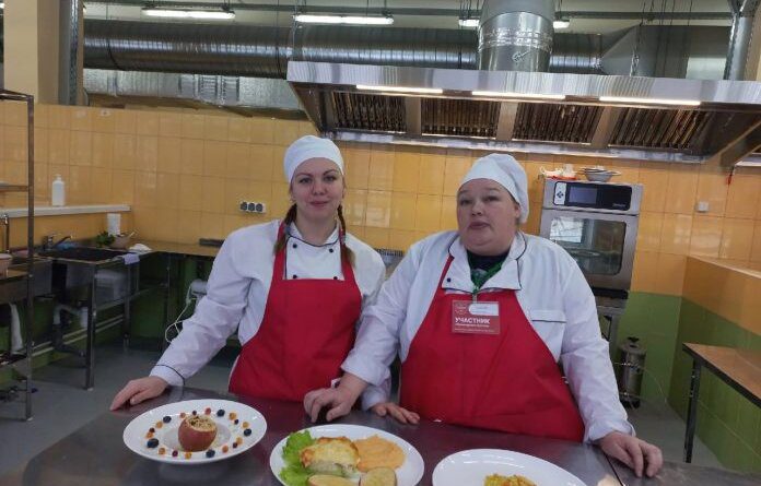 Повара из Новикбожа представили Усинск и Коми на федеральном этапе конкурса «Лучшая школьная столовая»