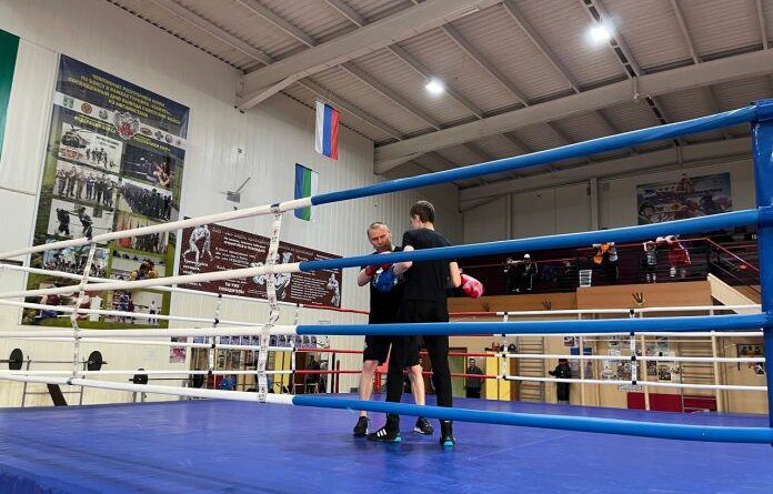 Призер Олимпийских игр, чемпион России по боксу Владимир Никитин научил усинских ребят держать удар