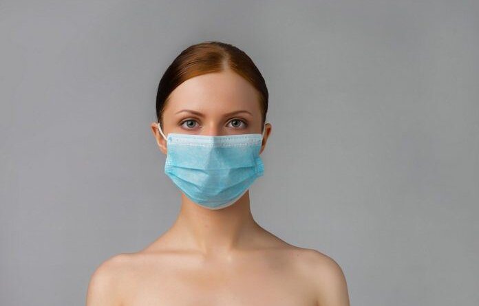 Роспотребнадзор: маска снижает риск респираторных инфекций в 1,8 раза